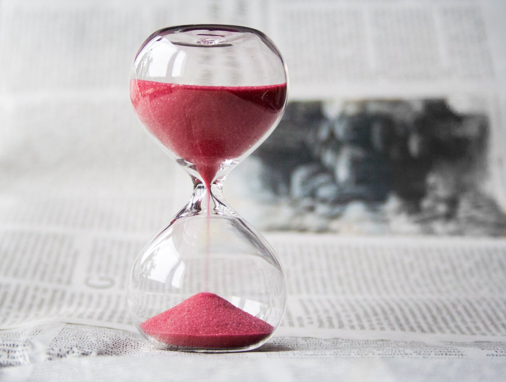 7 raisons de faire appel à une agence web pour son entreprise 3 clear glass with red sand grainer